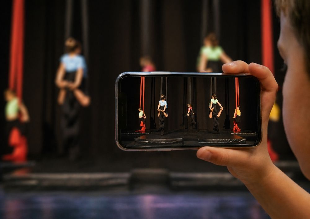 Darrera la pantalla (Aula d'Aeris)